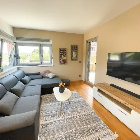 Wats Apartment *